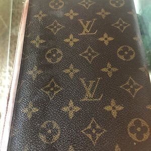 Louis Vuitton organizer
